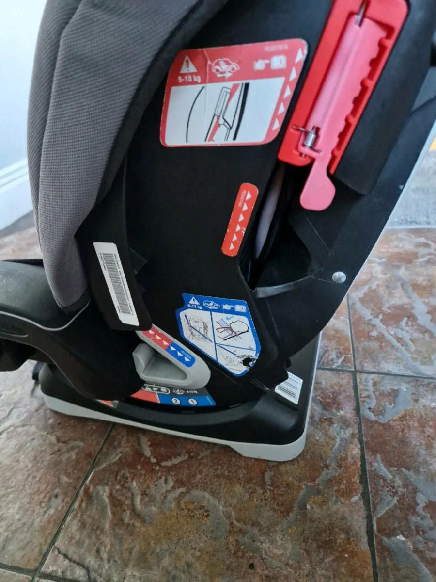 Graco Car Seat - Image 4