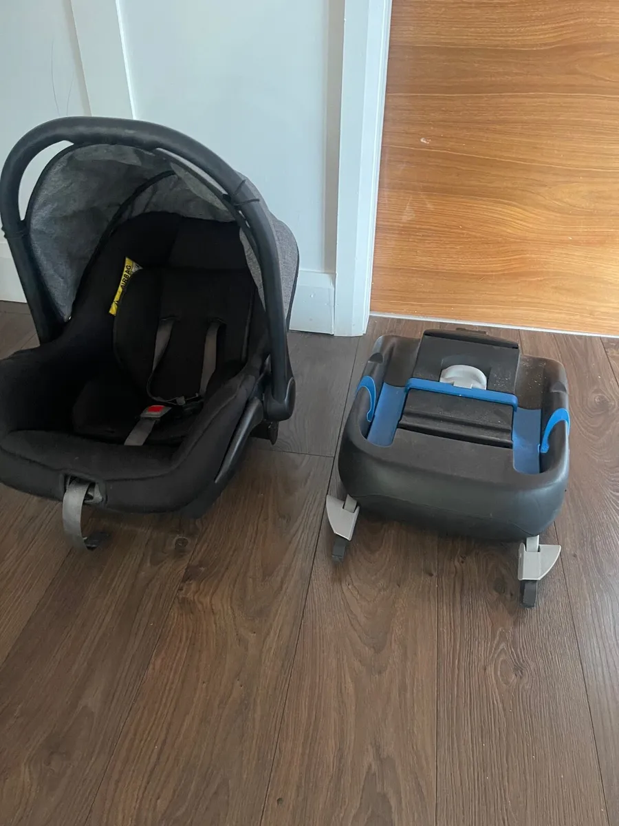 Buggy, pram  - Venicci 3 in 1 travel pram set - Image 2