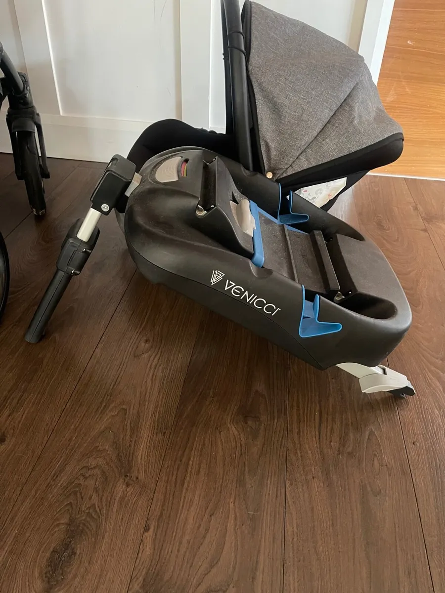 Buggy, pram  - Venicci 3 in 1 travel pram set - Image 3