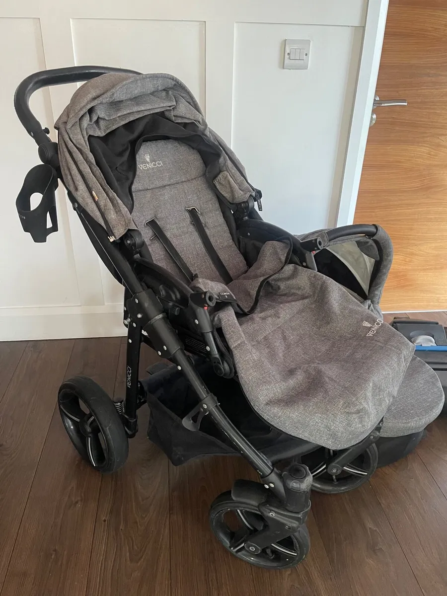 Buggy, pram  - Venicci 3 in 1 travel pram set - Image 4