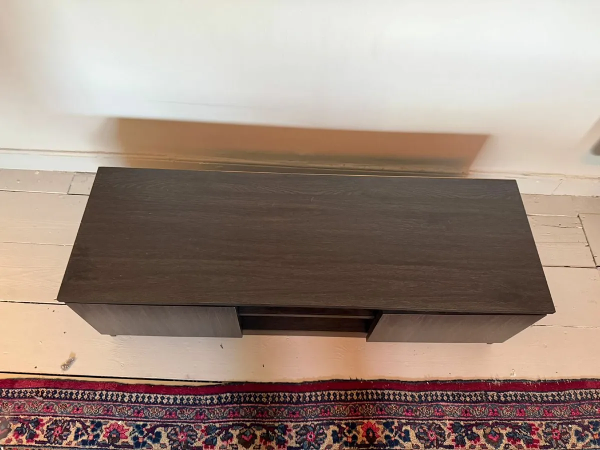 Wade Logan Ailbe TV stand - Image 1