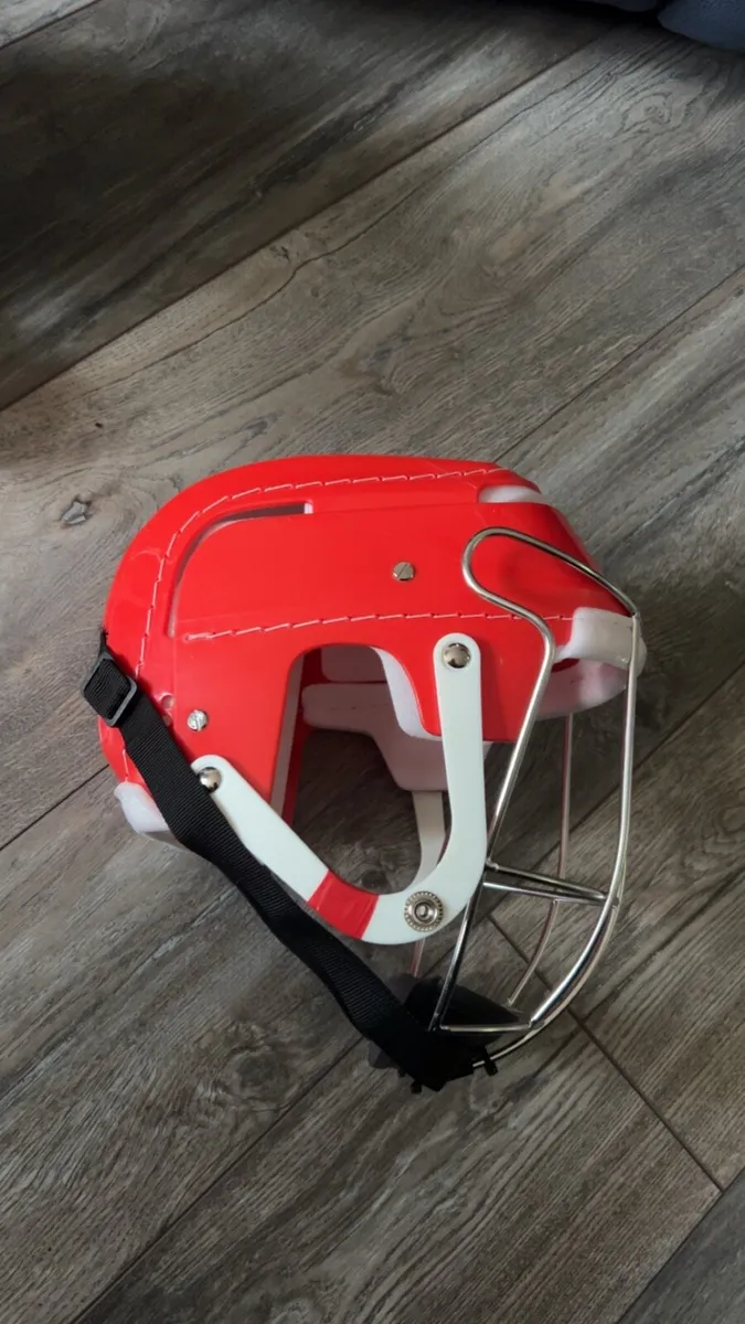 Gola hurling helmet - Image 4