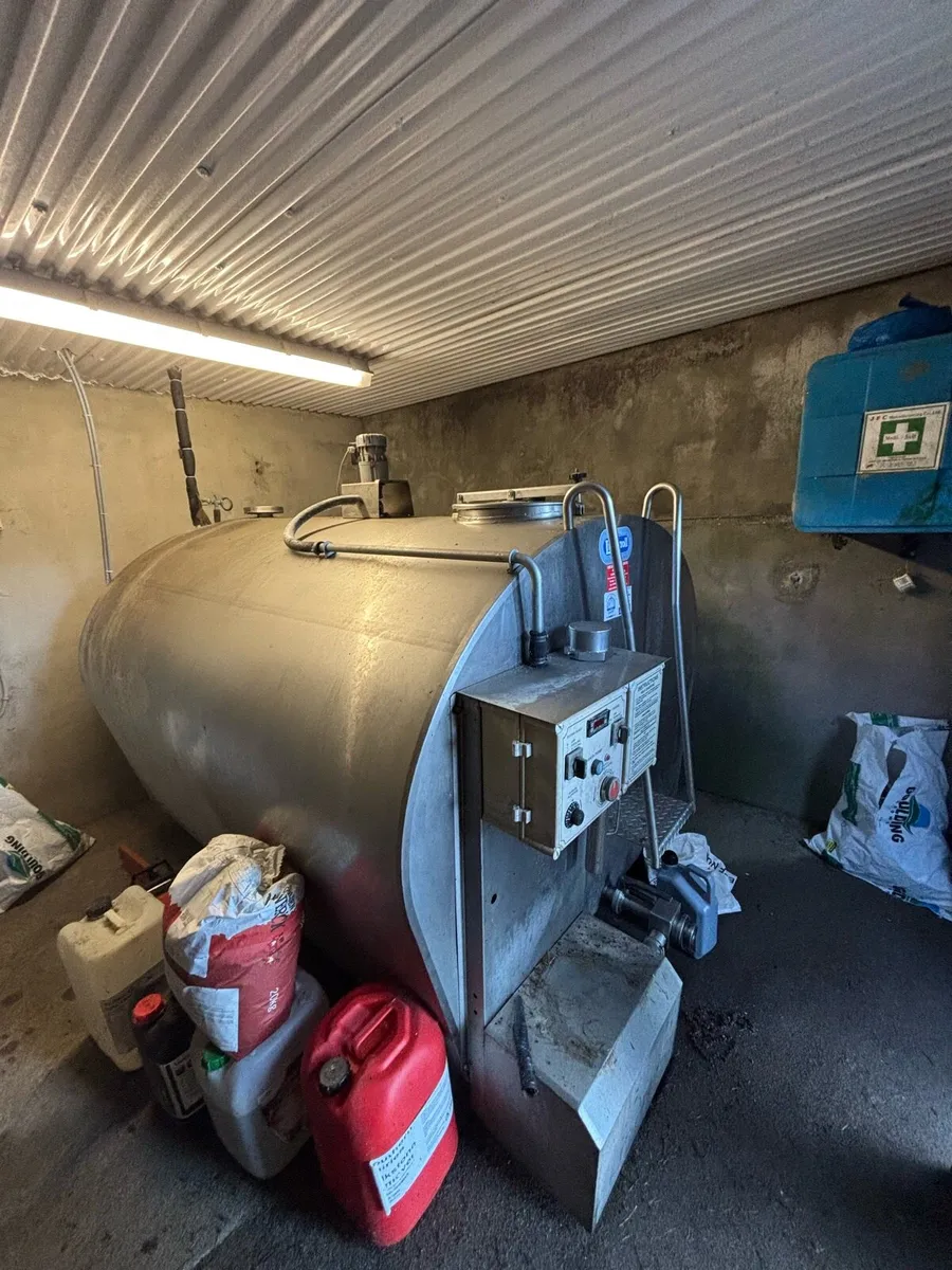 Milking machine ,tank and pumps for sale - Image 3