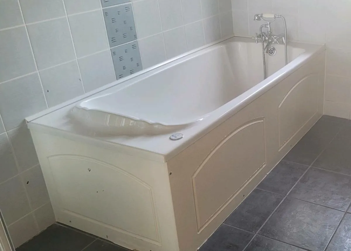 Jacuzzi Bath - Image 1