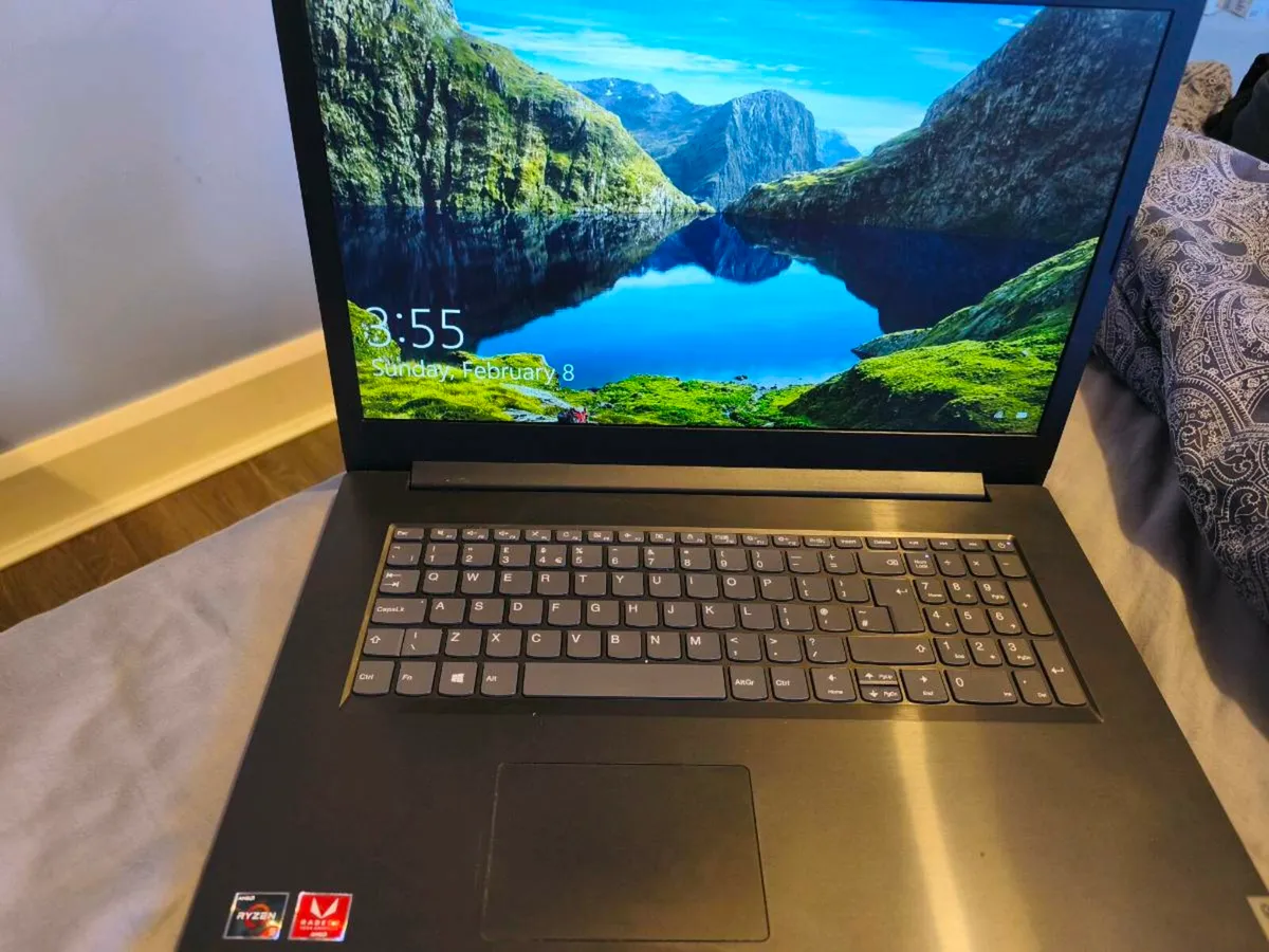 Lenovo laptop  size 17 - Image 1