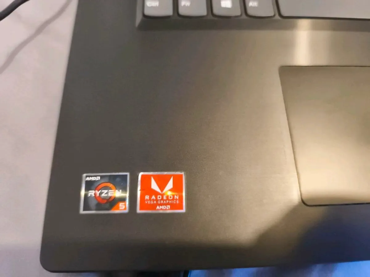 Lenovo laptop  size 17 - Image 3