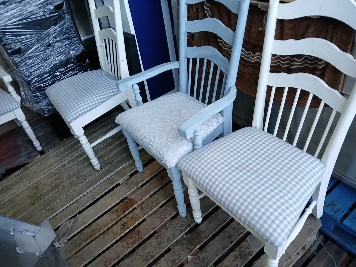 Chairs  💺 💺 💺 💺...lot of (4).. delivered - Image 2