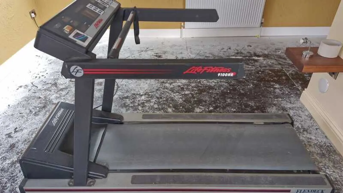 Life fitness treadmill - Image 3
