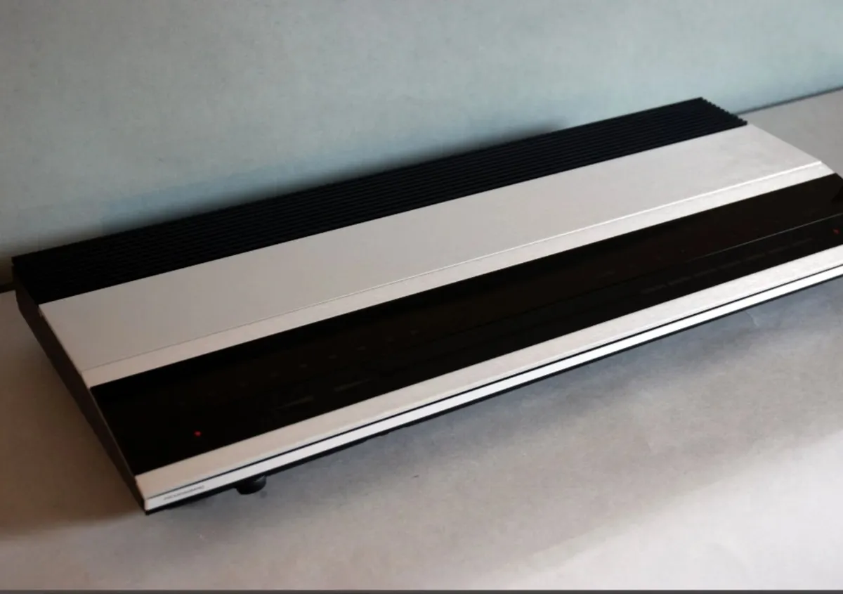 Bang and Olufsen 3000 tuner amplifier - Image 1