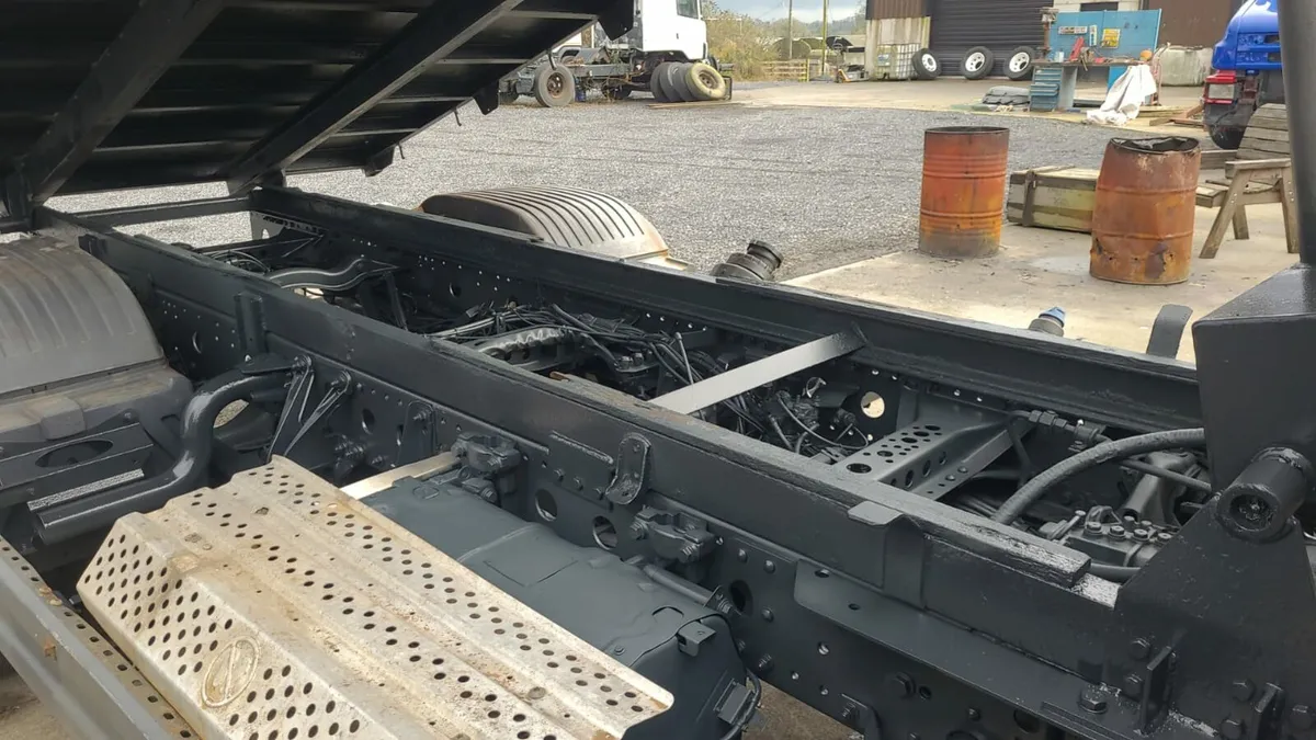 Mercedes 1022 tipper - Image 4