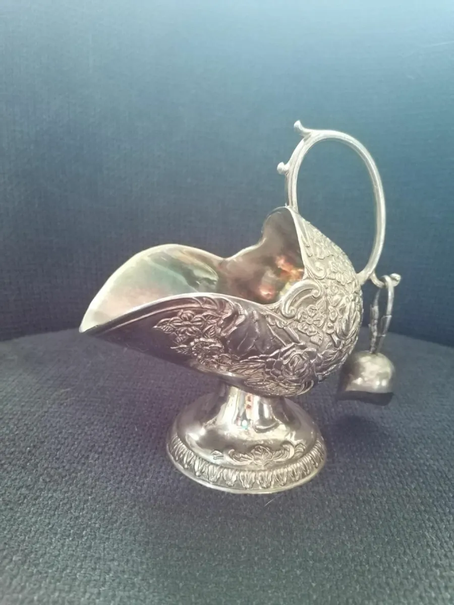 Vintage Silver Plated Sugar Scuttle with Scoop - Image 3