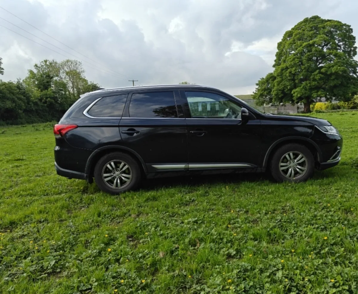 Mitsubishi Outlander - Image 3