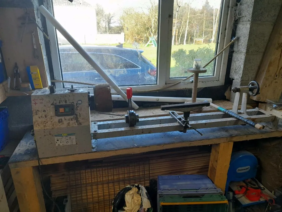 Wood lathe - Image 1