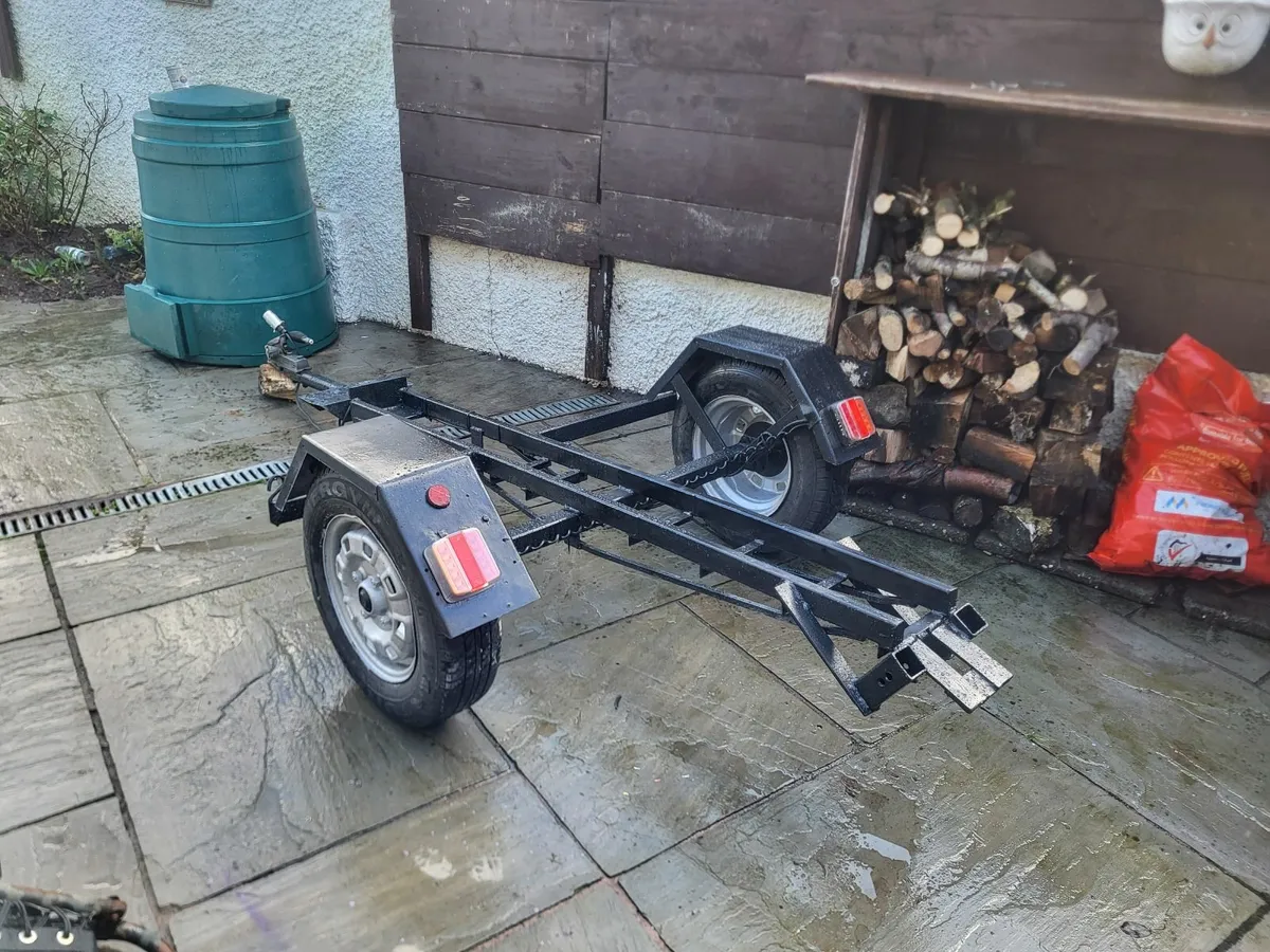 Easy Loading Single Bike Trailer - Image 1