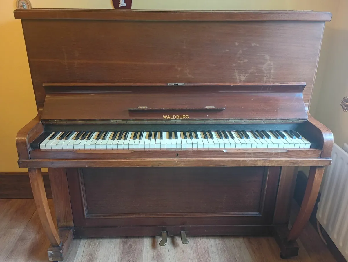 Piano Upright - Image 1