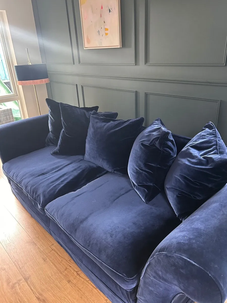 Plush velvet sofa - Image 3