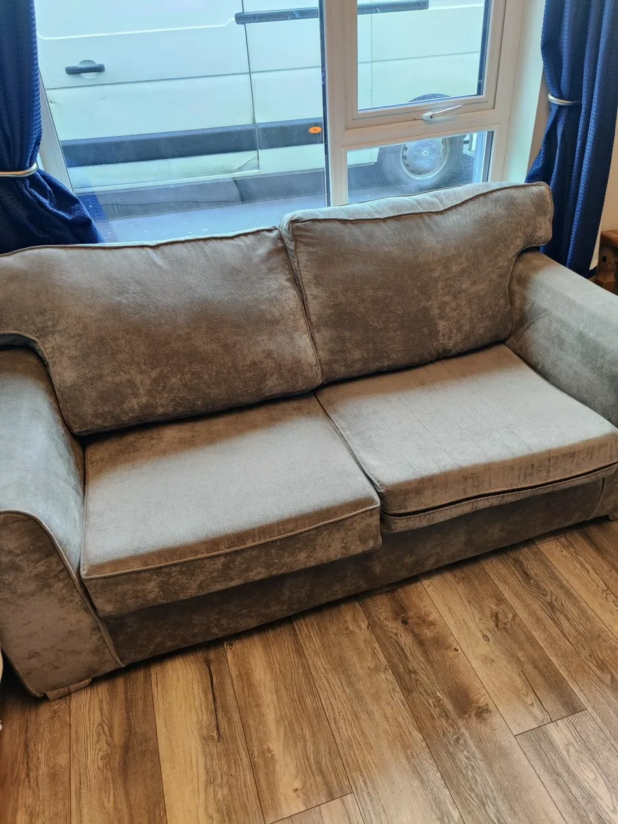 As new 3+2 Couch - Image 2