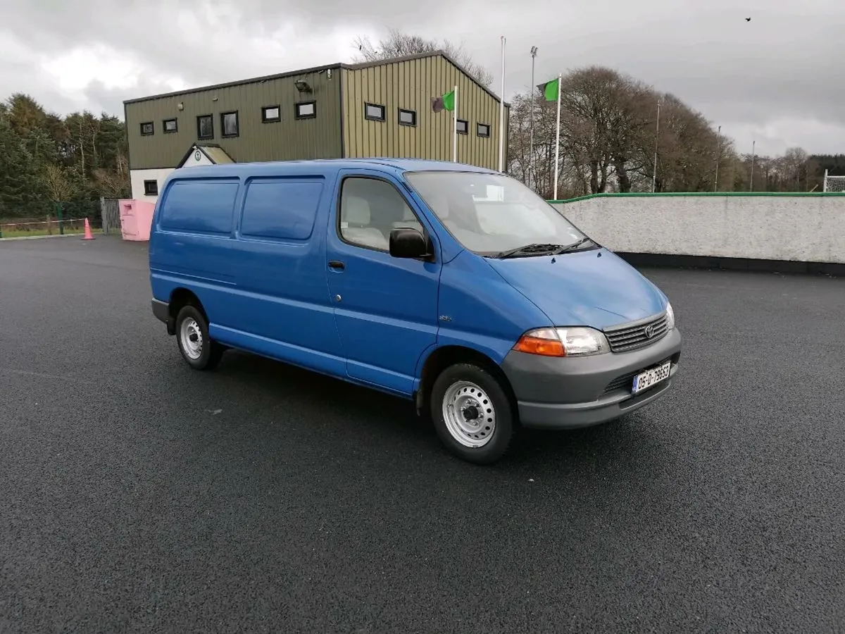 Mint condition 2005 hiace van 1 full year cvrt - Image 2