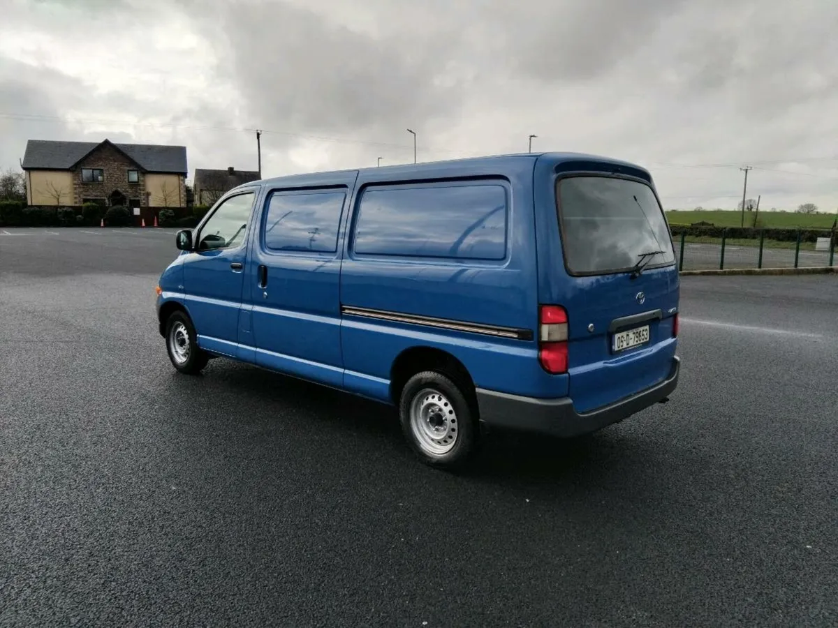 Mint condition 2005 hiace van 1 full year cvrt - Image 3