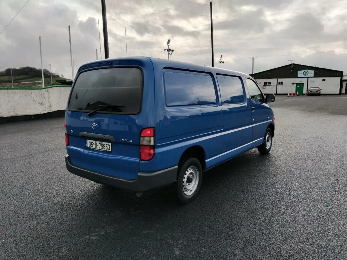 Mint condition 2005 hiace van 1 full year cvrt - Image 4