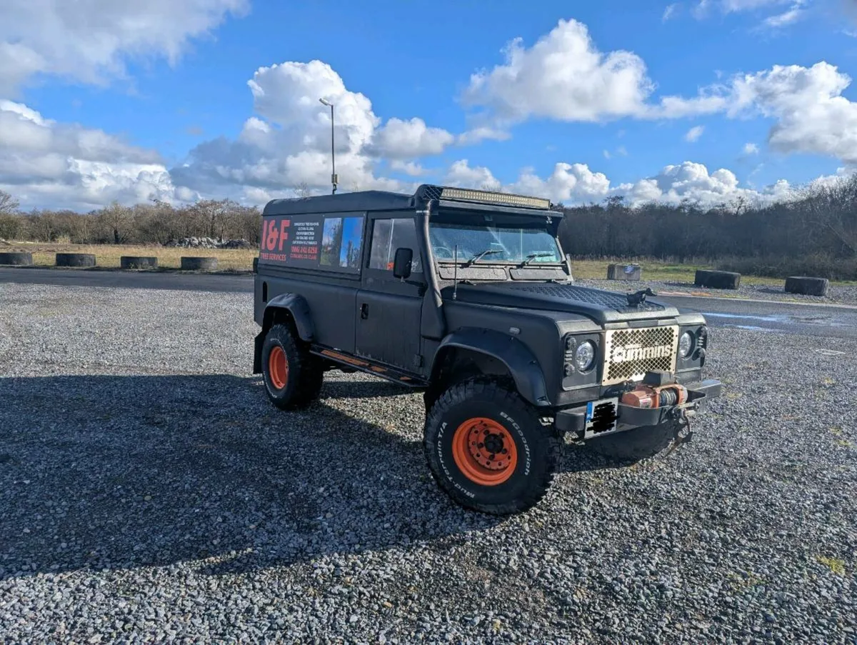Landrover Defender - Image 2