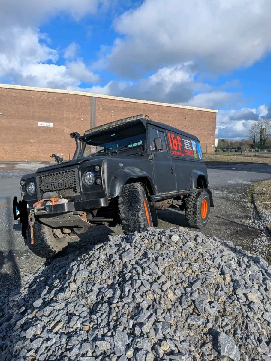 Landrover Defender - Image 4
