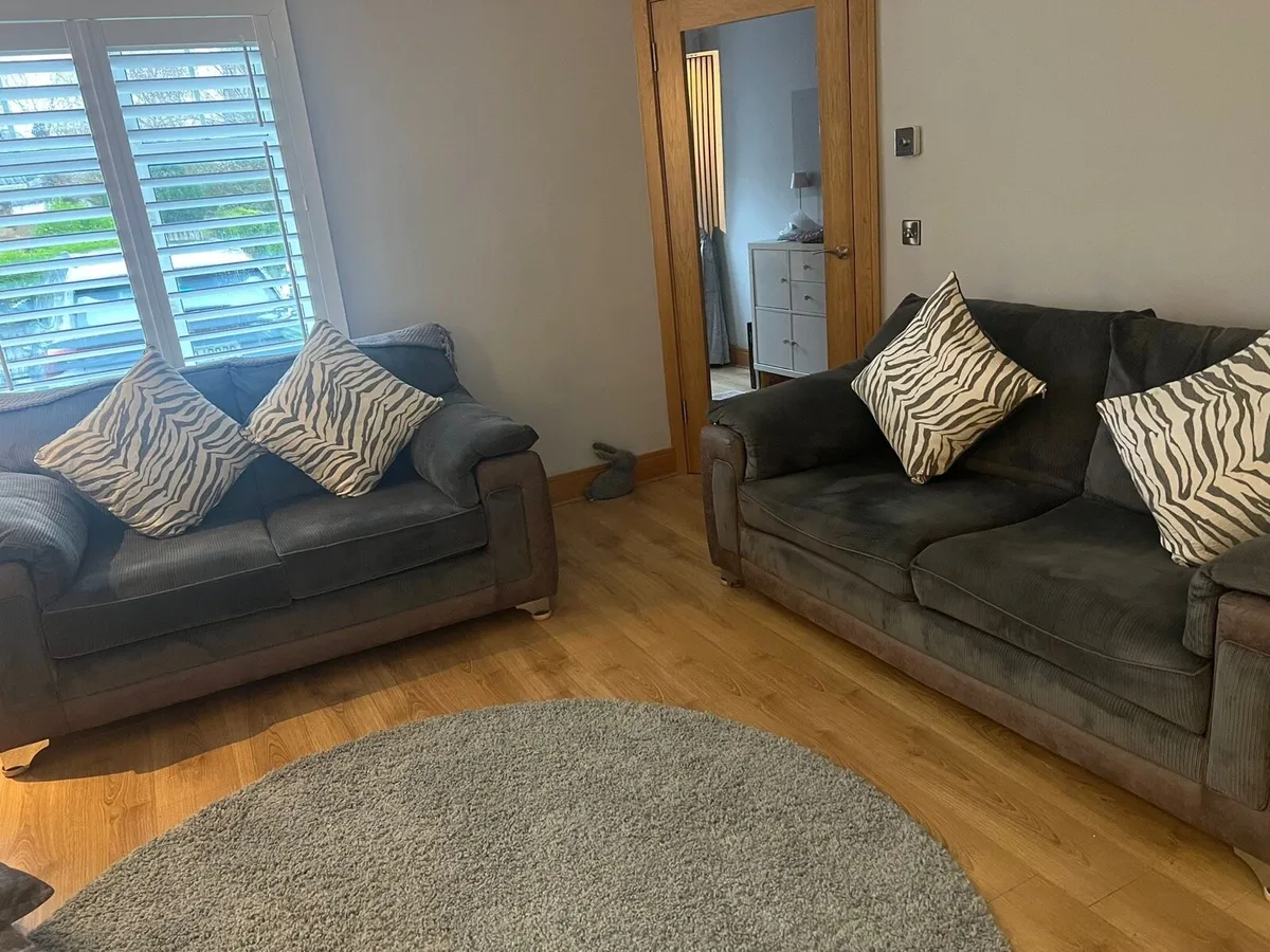 3 & 2 Pieces Sofa - Image 3