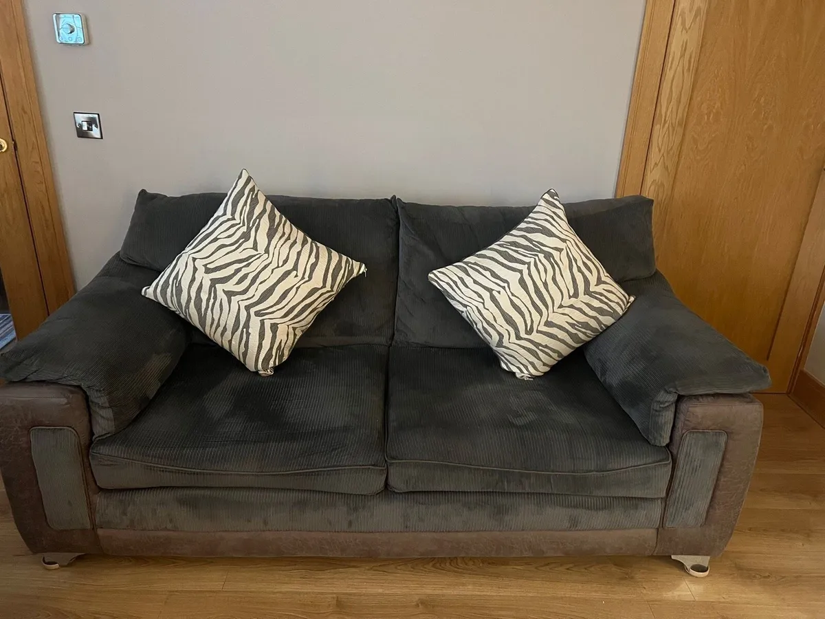 3 & 2 Pieces Sofa - Image 2