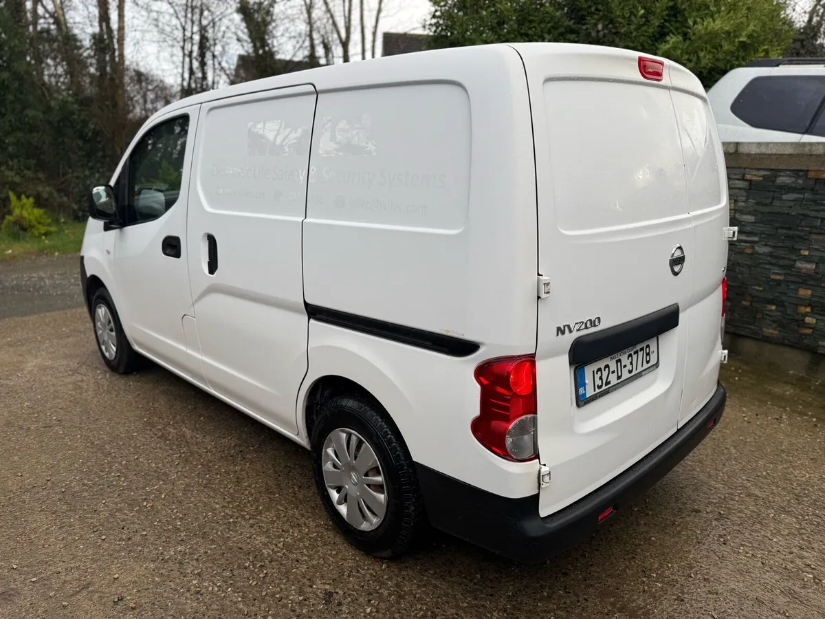 2013 (132) Nissan nv200 New doe - Image 3