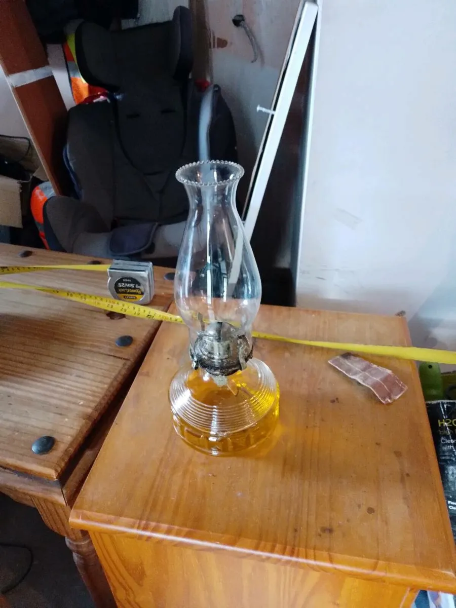 Old oil lamp - Image 1