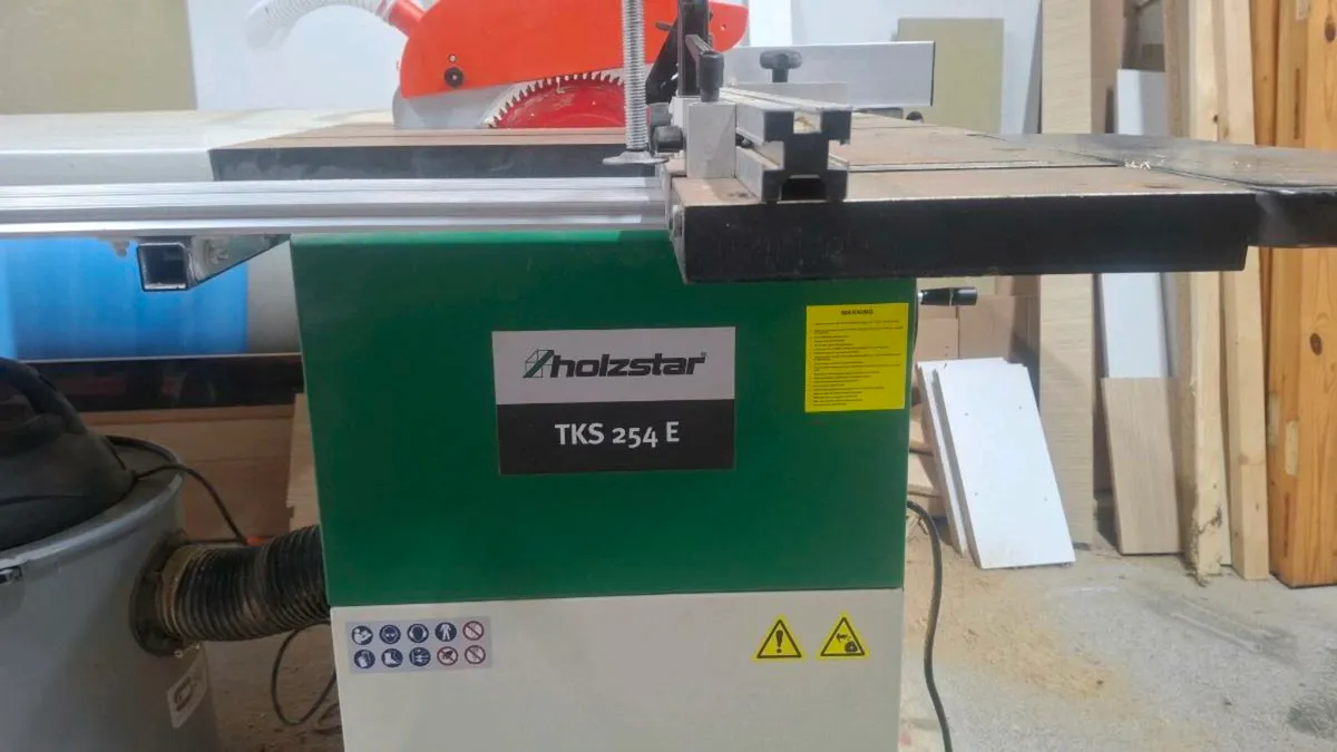 Table saw and dust extractor - Image 1