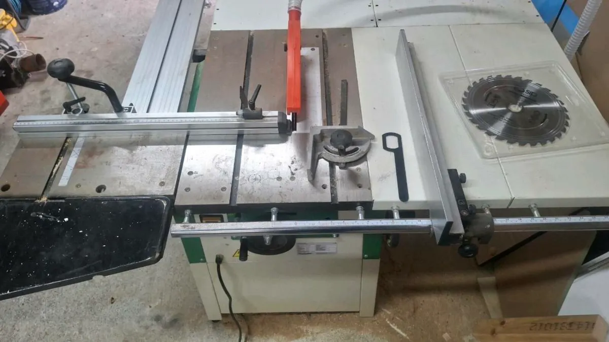 Table saw and dust extractor - Image 2