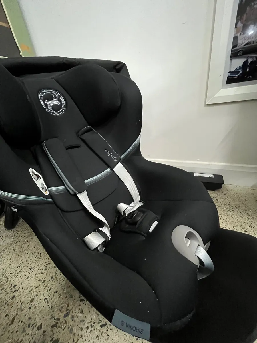 Cyber car seat - Image 1