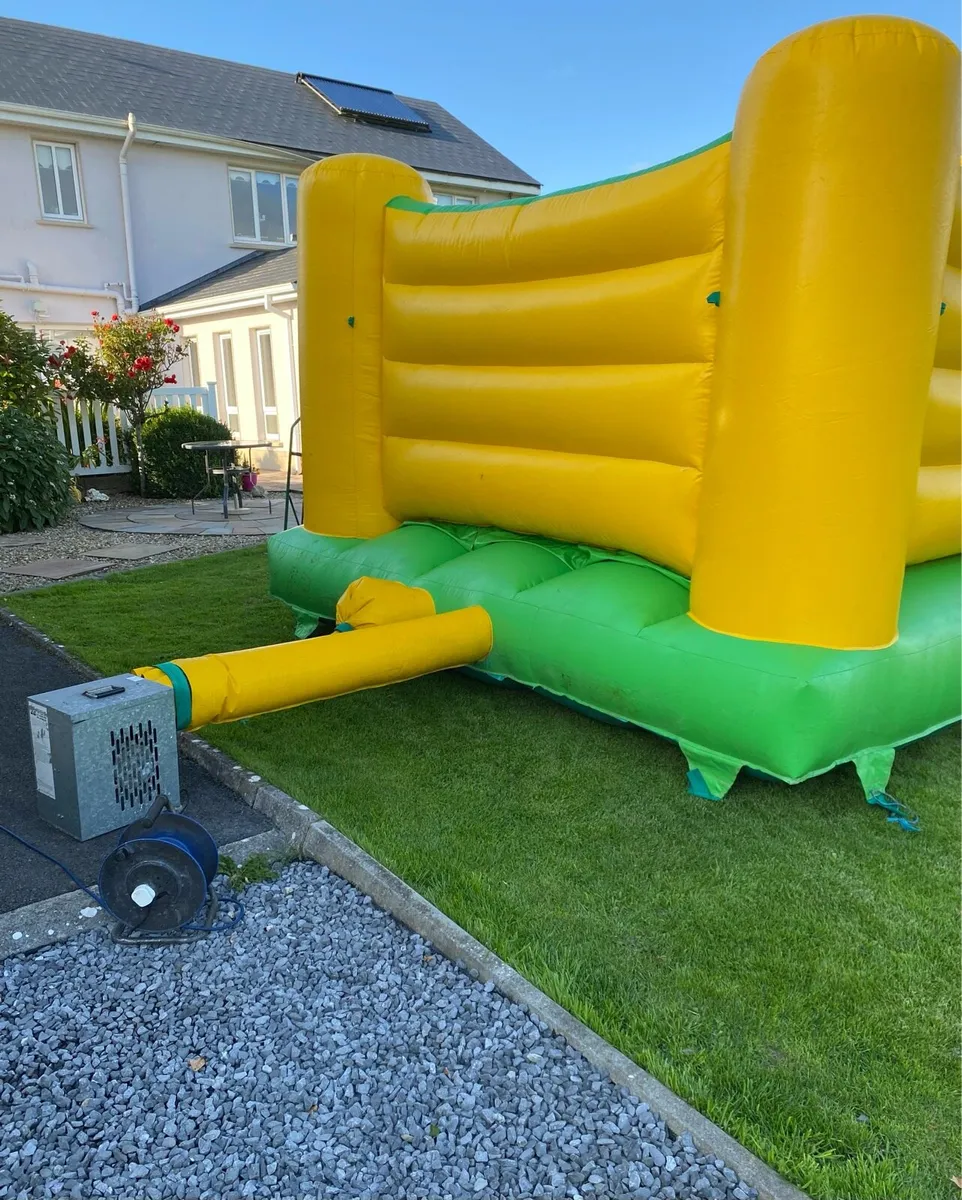 Bouncy castle - Image 4