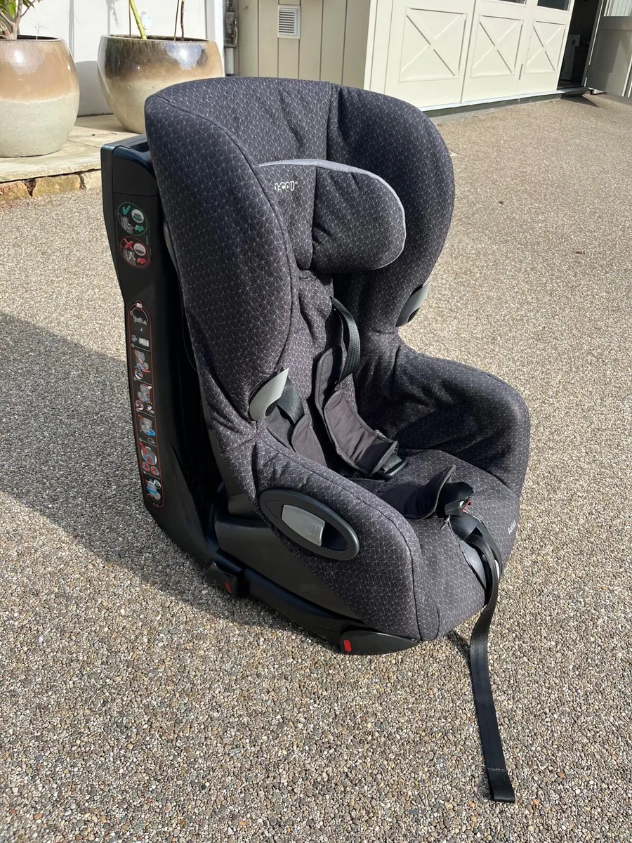 Maxi Cosi Axiss Car seat - Image 3