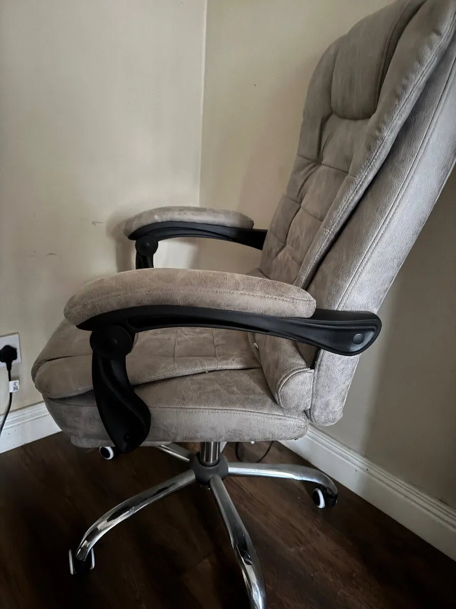 Office Chair Heated with 6 points vibration - Image 1