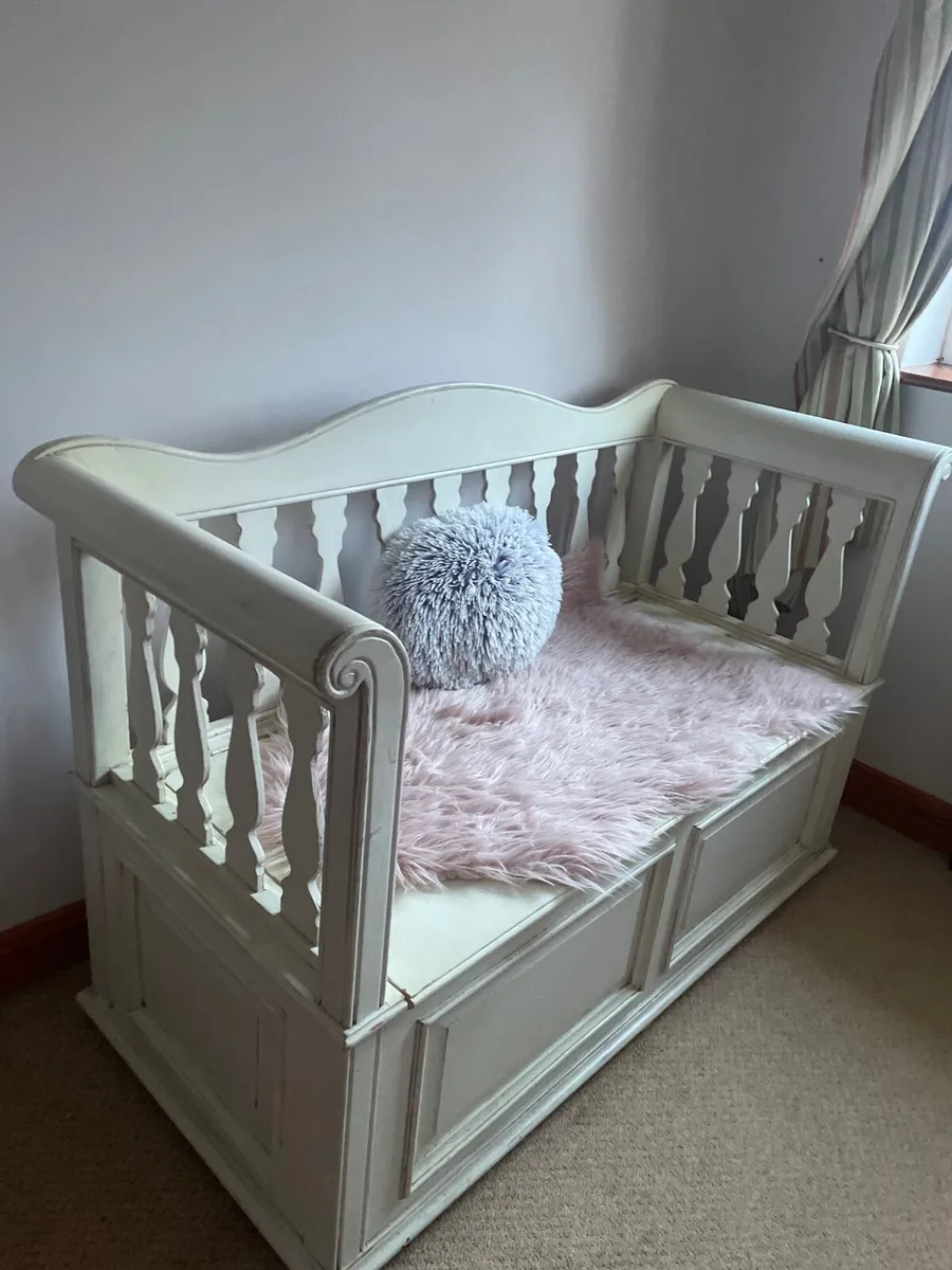 Laura Ashley storage box/ toy box/ seat + storage - Image 4