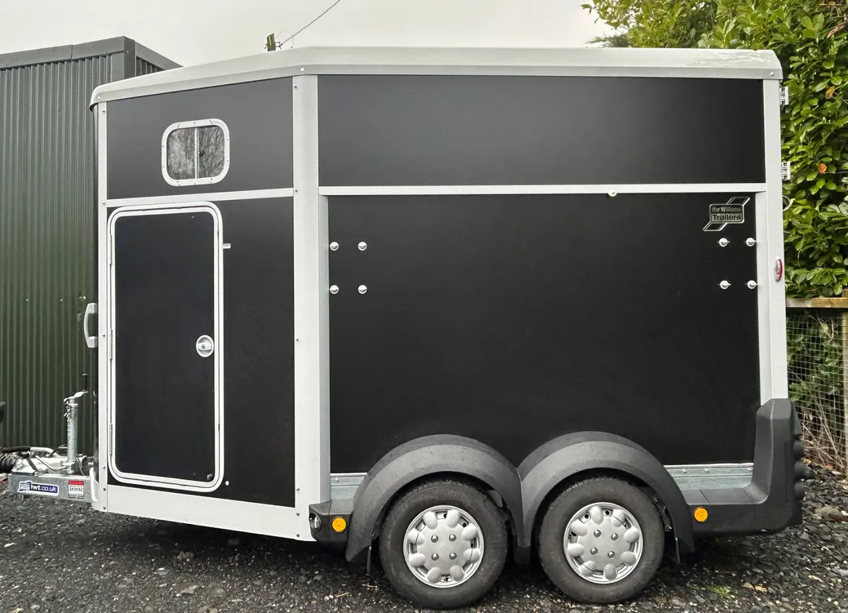 Finance a New Ifor Williams HB511 Horsebox - Image 1