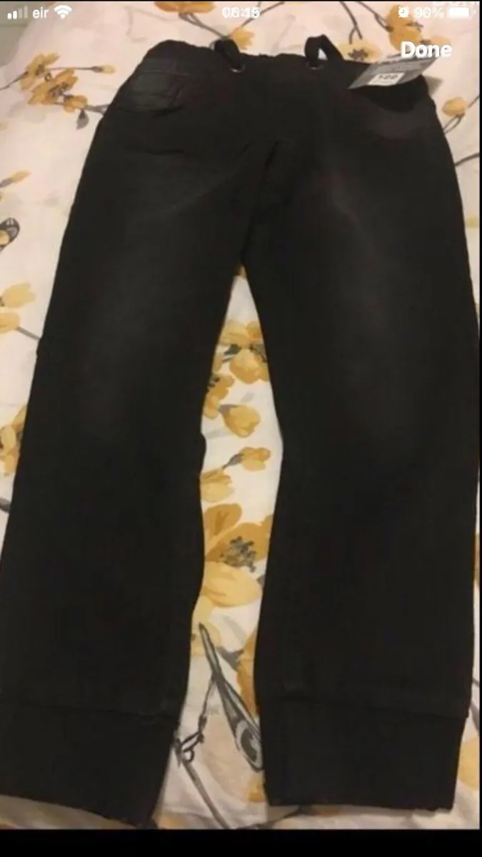 Boys BNWT jeans age 6/7 €6 - Image 1