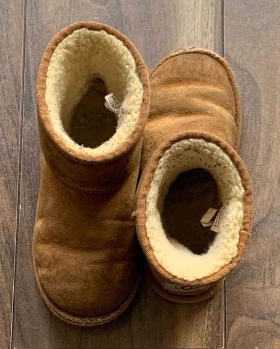 Girls Ugg Boots: Size 1 - Or Free With Any Clothes Bundle - Image 1