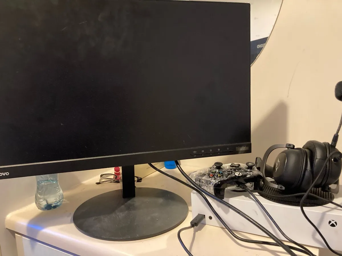 Xbox Series S Headset and Monitor