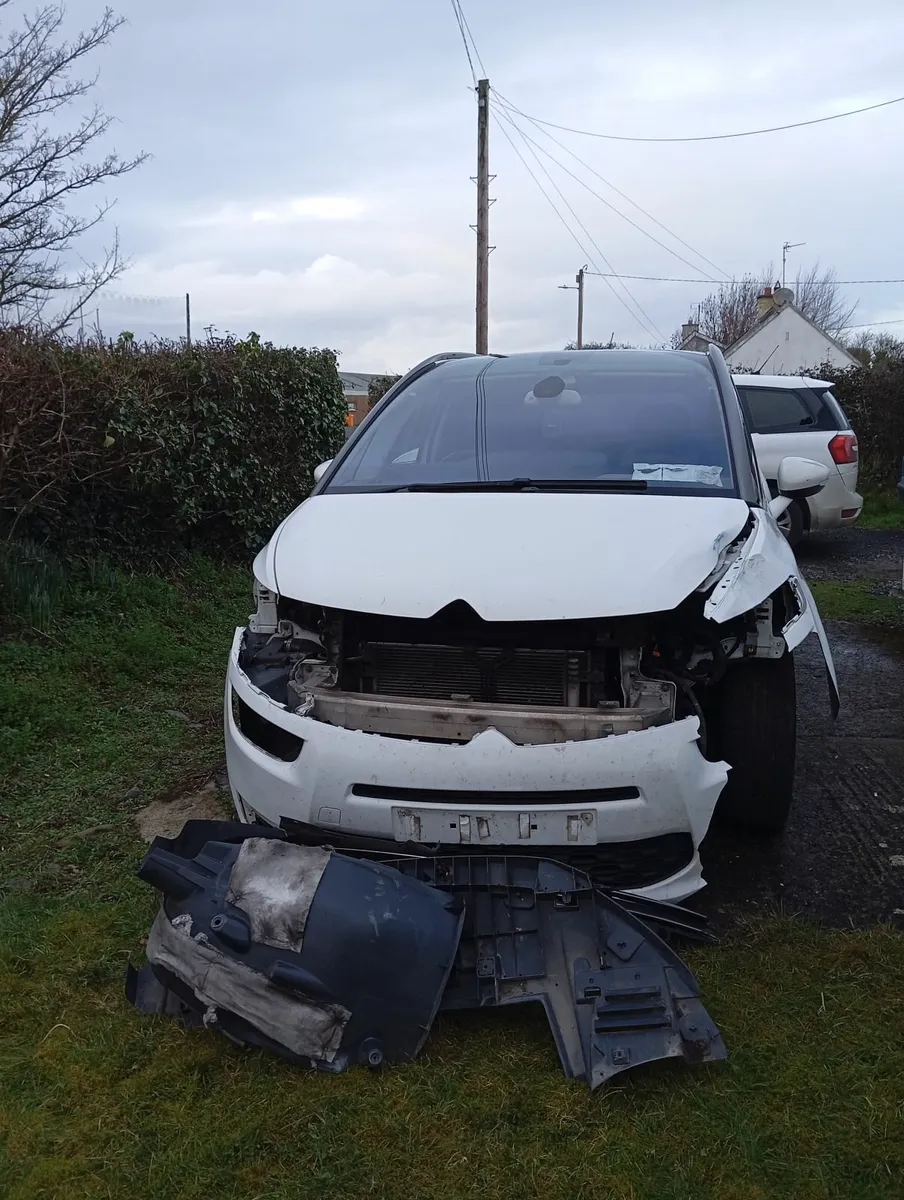 Car spare parts - Image 1