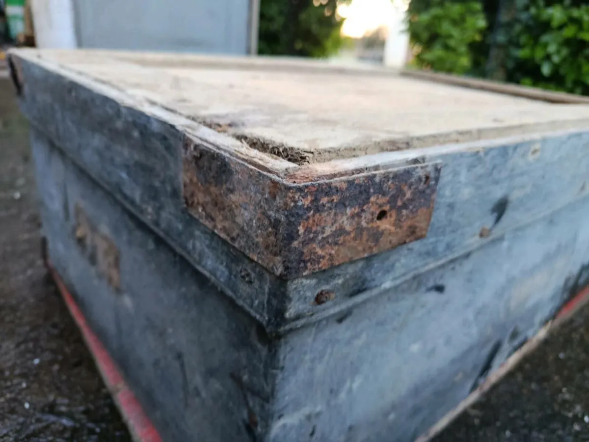 Old rustic timber box with lots of character - Image 3