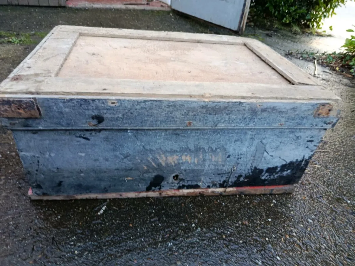 Old rustic timber box with lots of character - Image 4