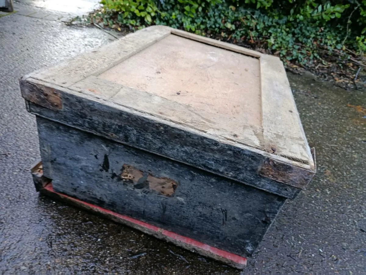 Old rustic timber box with lots of character - Image 2