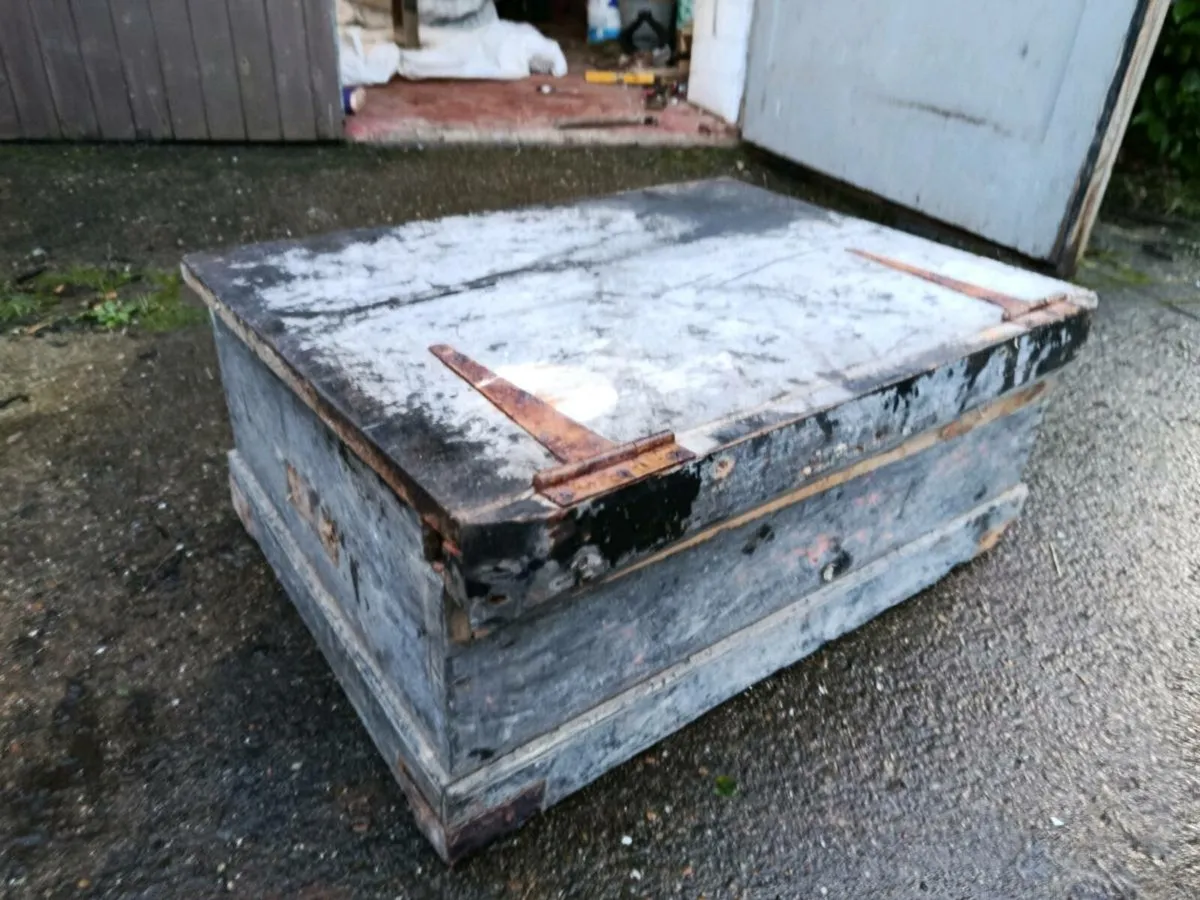 Old rustic timber box with lots of character - Image 1
