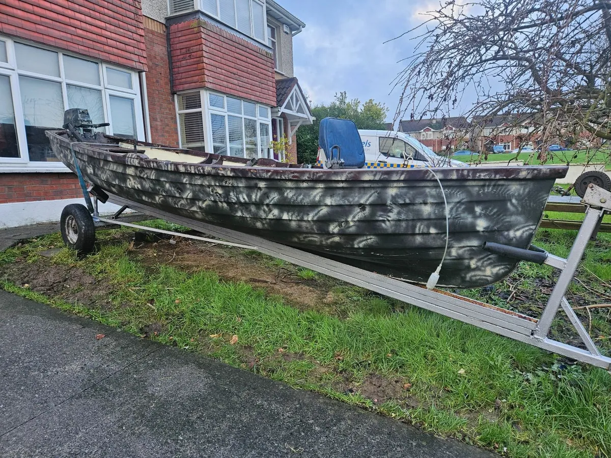 17ft Fishing Boat - Image 1