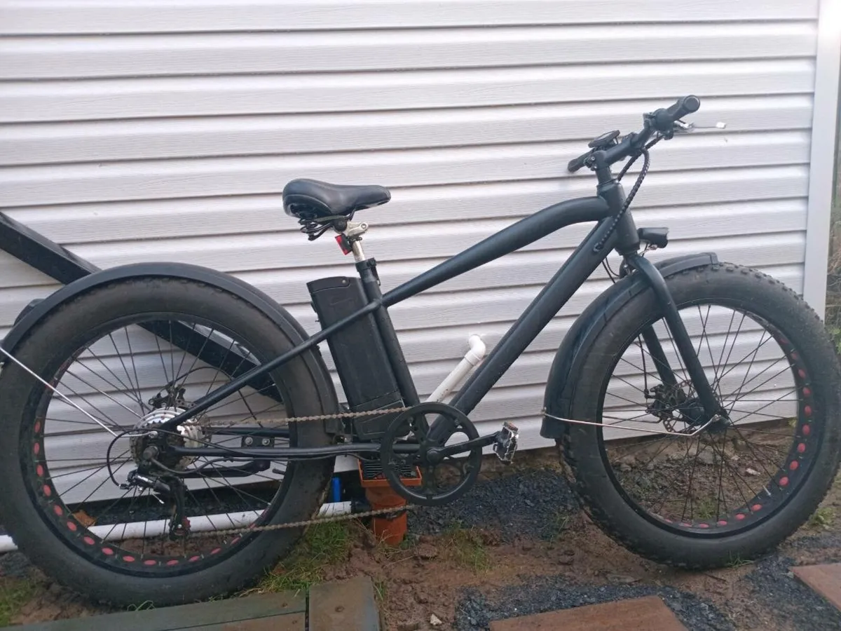 Newish e bike (650km), fat style 29' tyres - Image 1