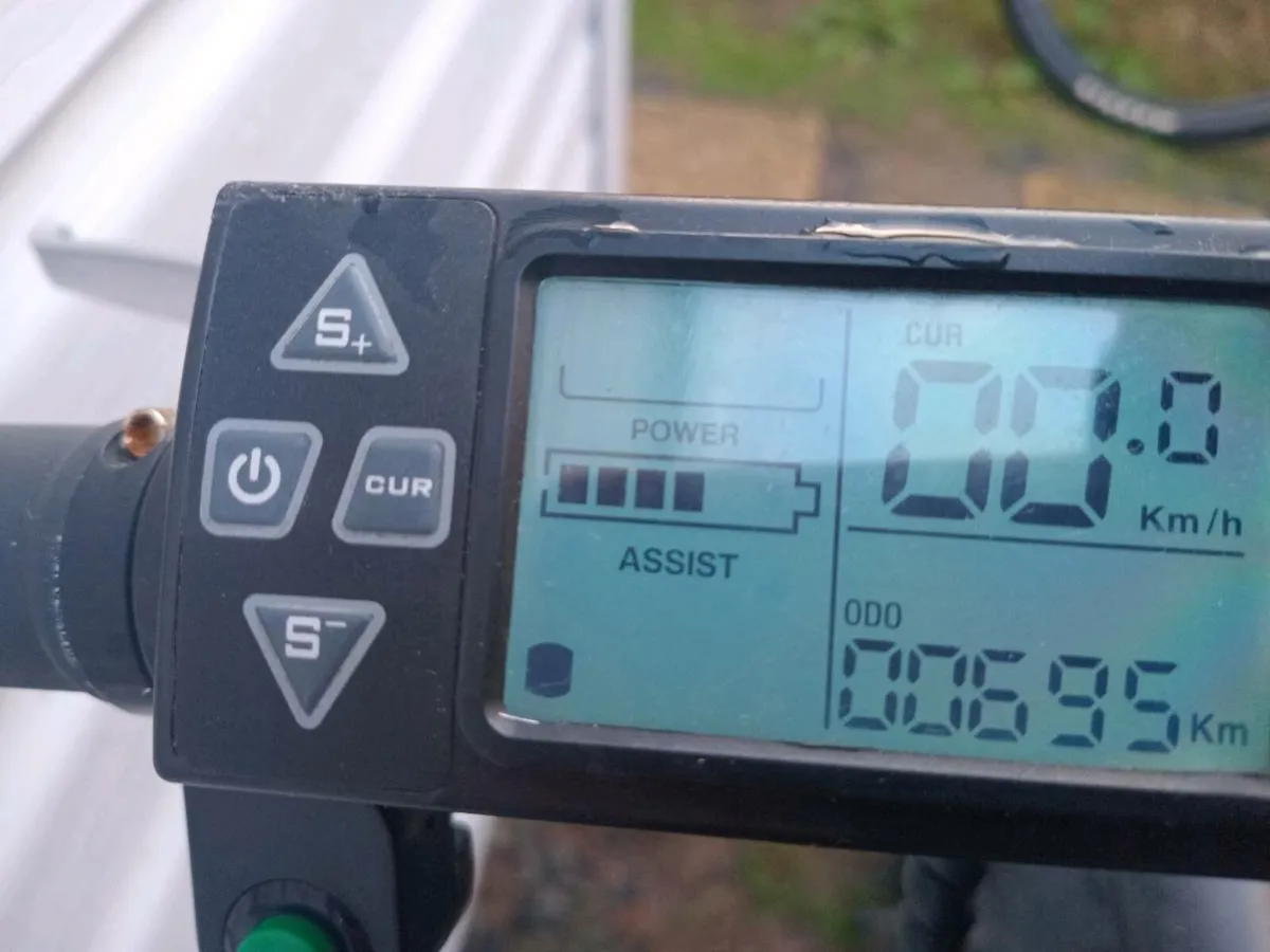 Newish e bike (650km), fat style 29' tyres - Image 2