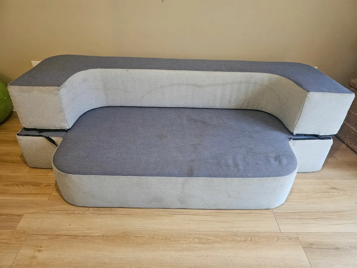 Bed settee - Image 1